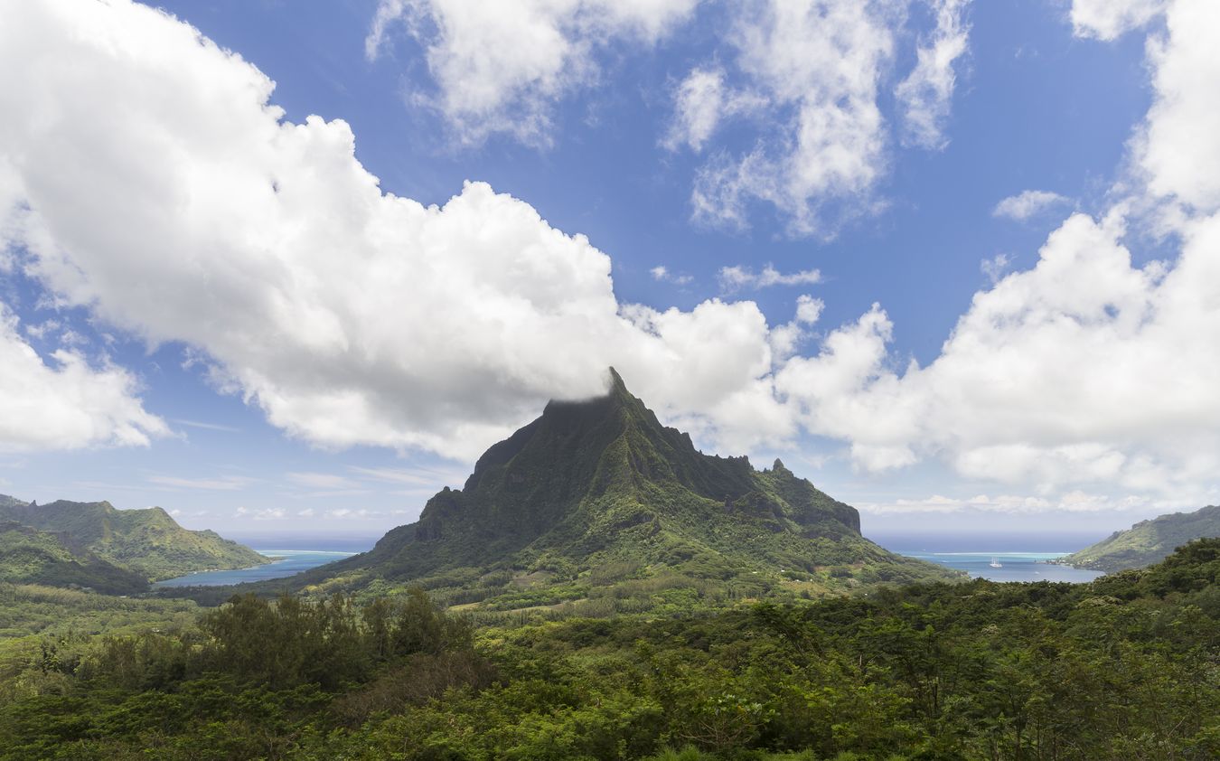 The two bays of Moorea Moorea elevation