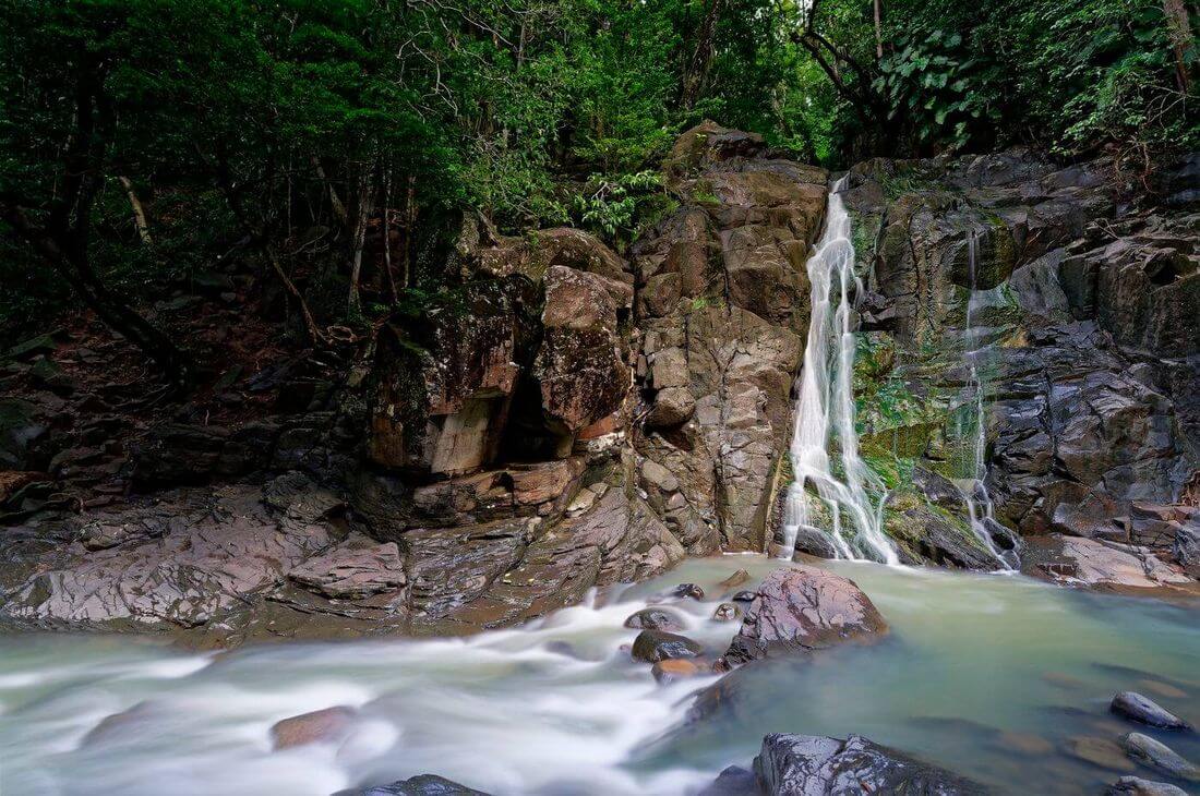 Cascada de Acomat Nadando en Saut d'Acomat, Guadalupe