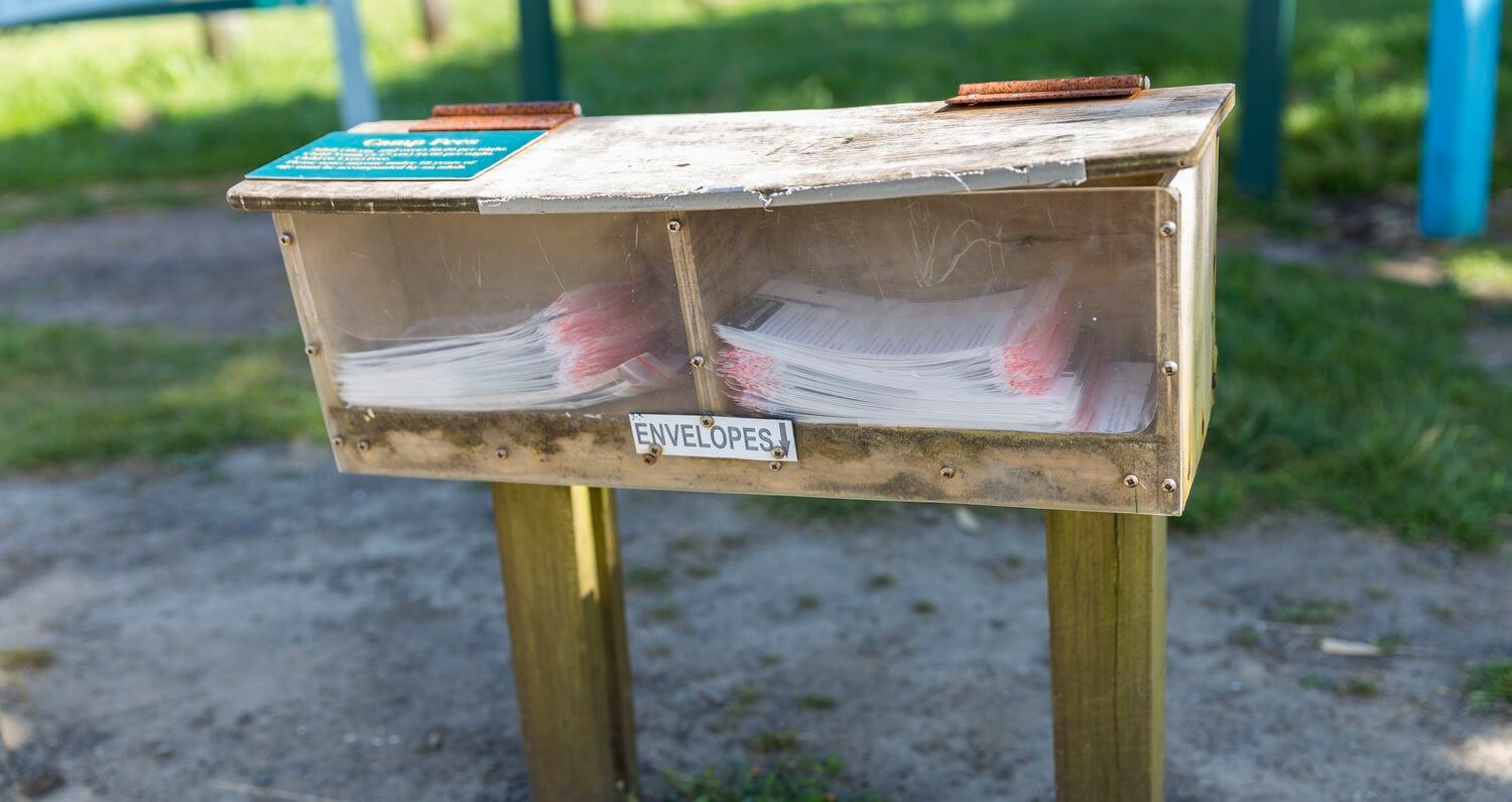 caja para pagar durante el camping en Nueva Zelanda camping en la Isla Norte de Nueva Zelanda