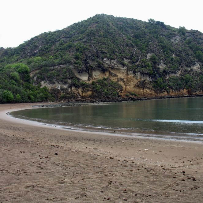 playa en el lago Dziani playa en el lago Dziani