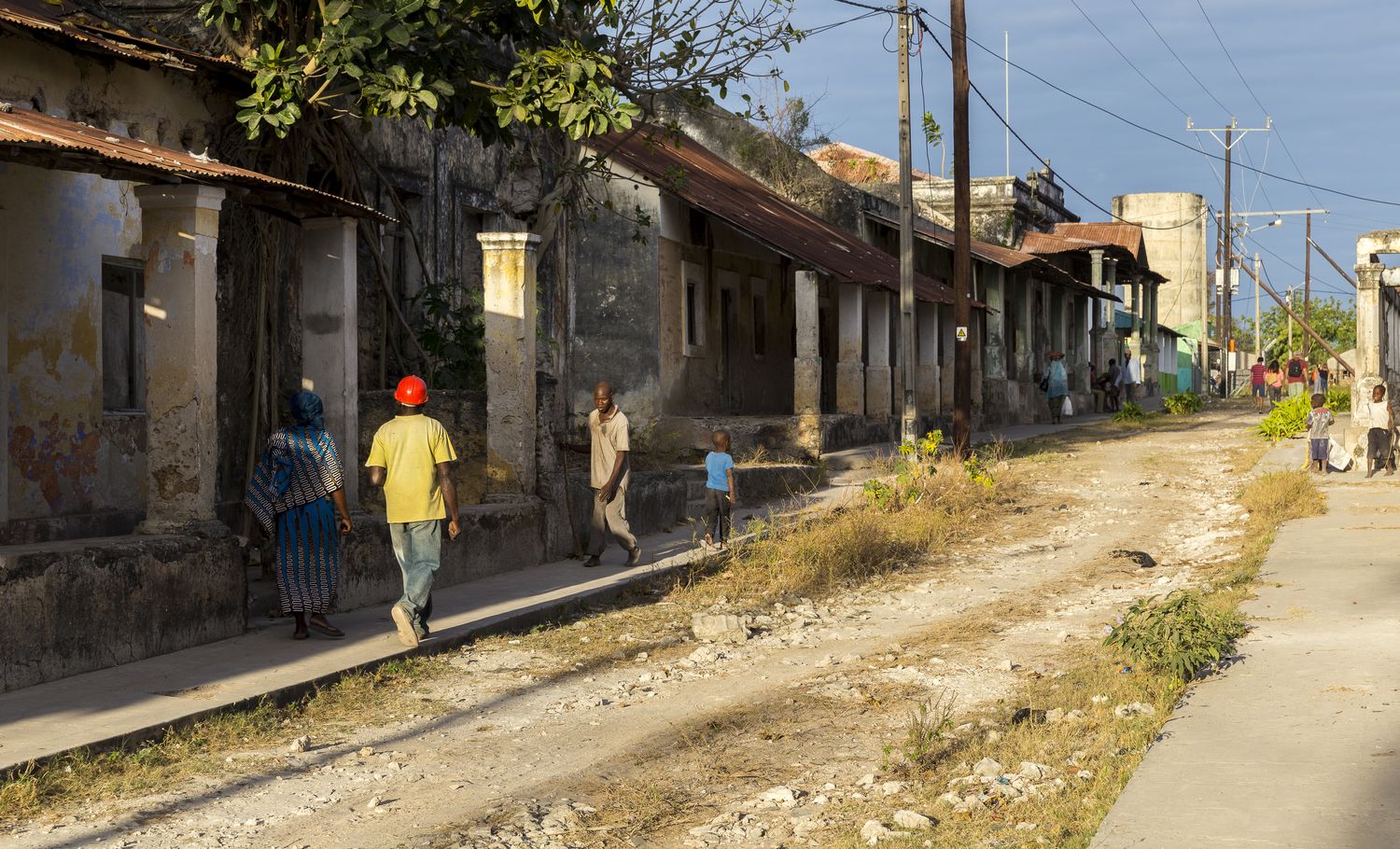 una calle en la isla de Ibo fotografía callejera en la isla de Ibo