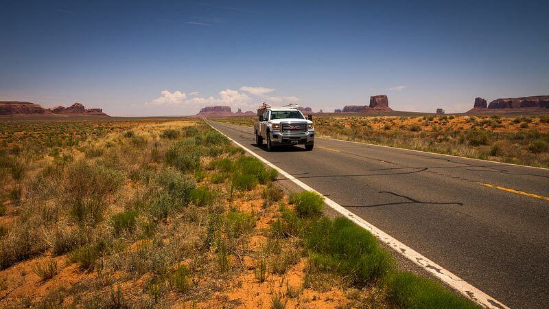 coche durante un viaje por carretera en Estados Unidos alquilar un coche para un viaje por carretera en Estados Unidos