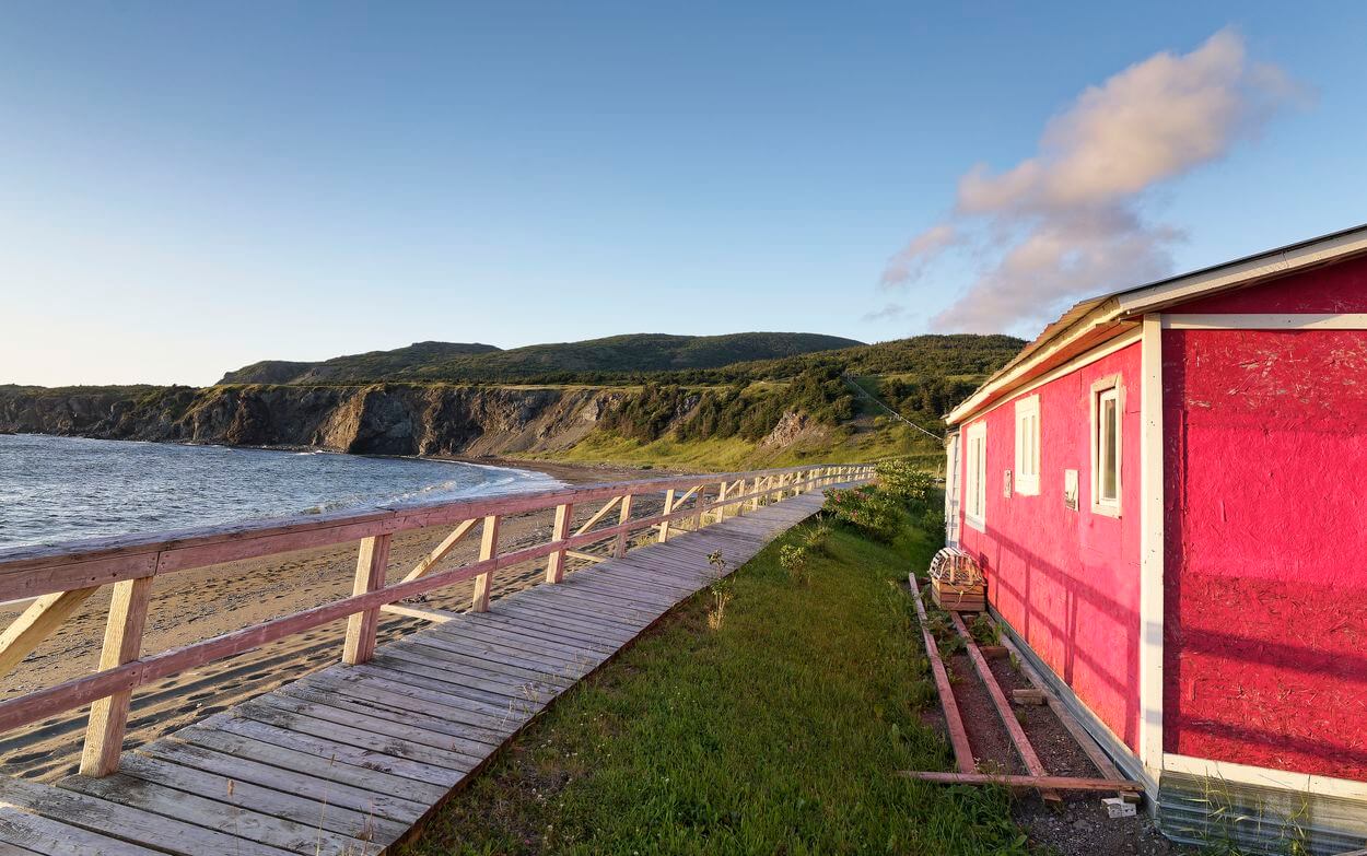 caminata por el sendero Eastern Point, Gros Morne río costero de truchas
