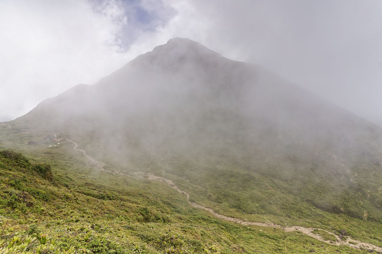 niebla sobre la cumbre niebla sobre la cumbre