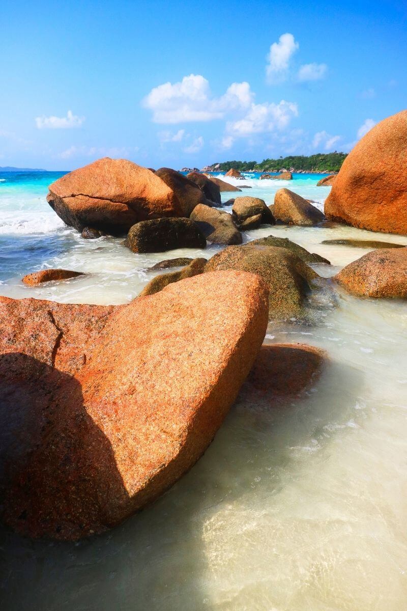 el entorno paradisíaco de Praslin playas increíbles de Praslin