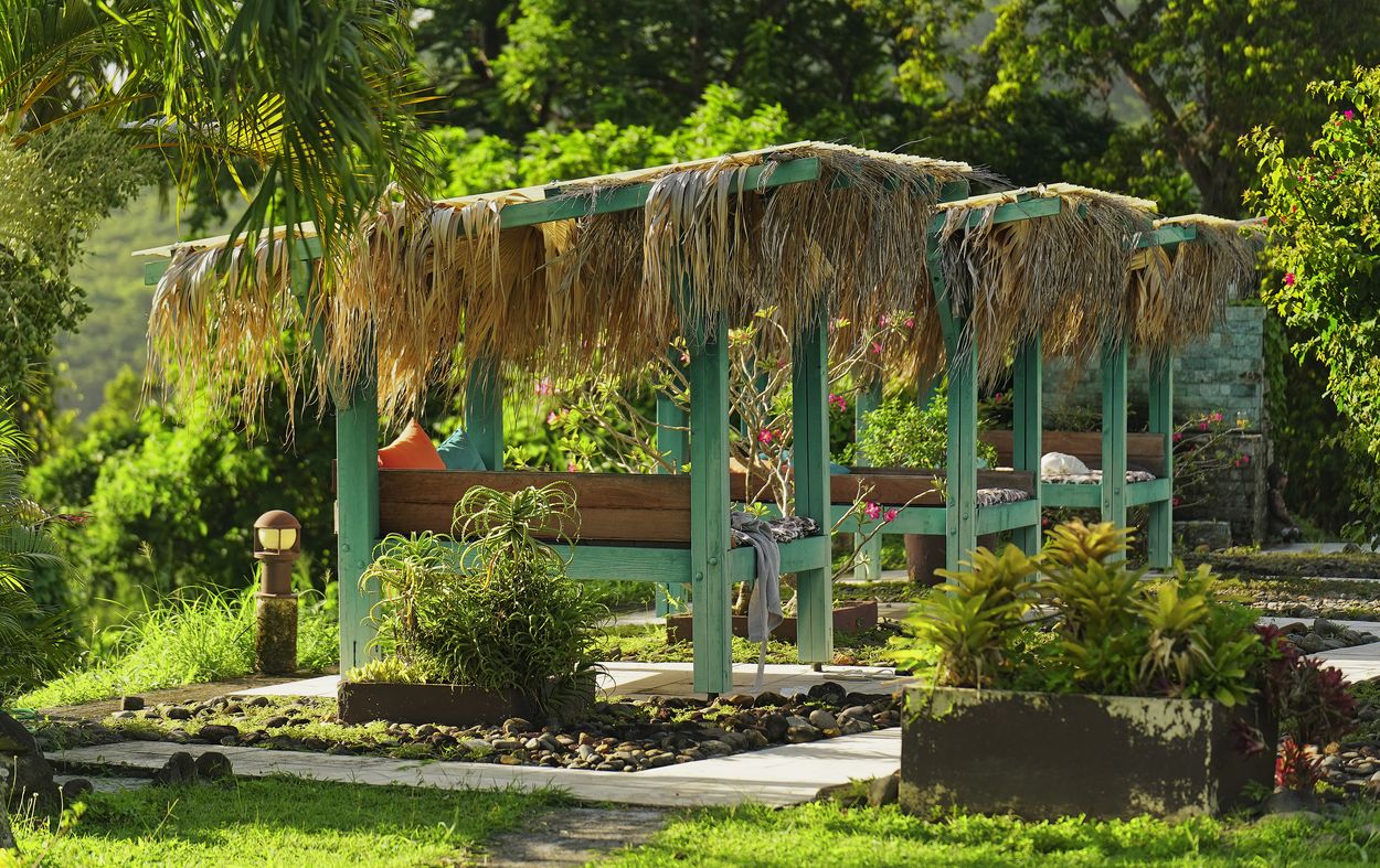 cabaña cabaña junto a la piscina