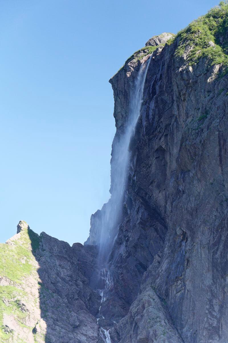 cascada en el fiordo de Gros Morne cascada Gros Morne