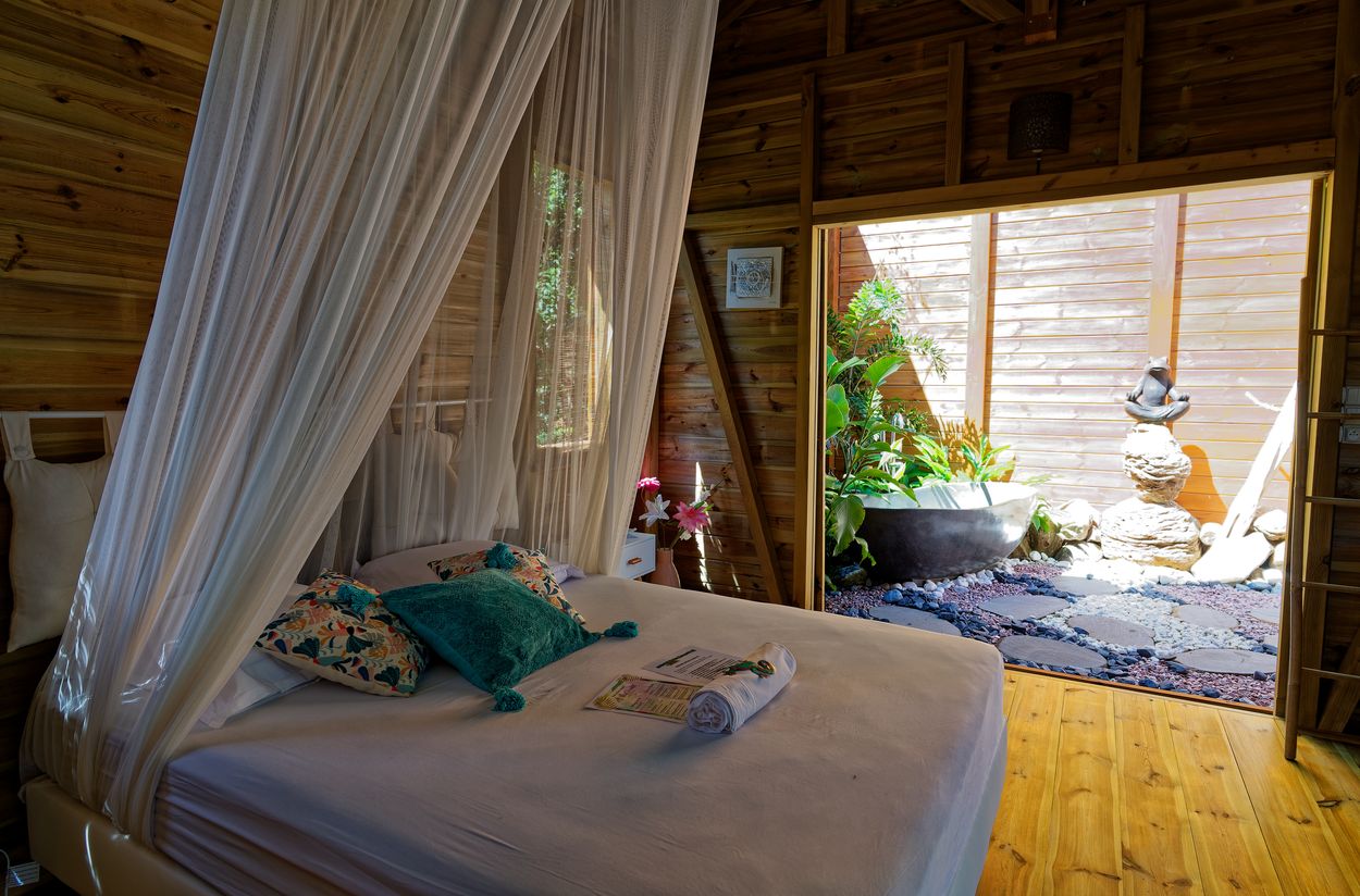 habitación de lodge en Guadalupe cama en un lodge