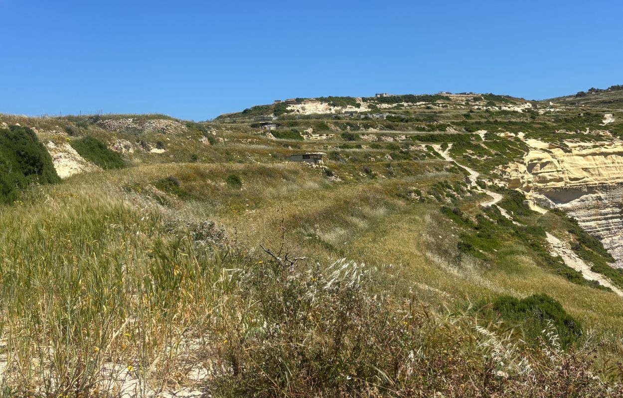 senderos a través de las colinas de Gozo, Malta