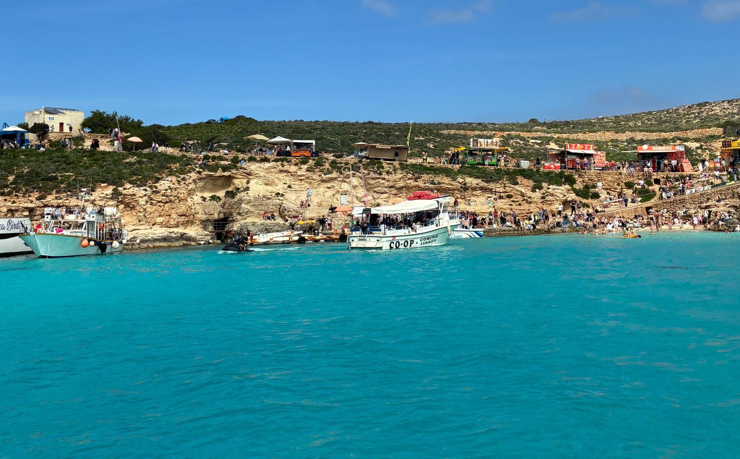 Cala de la Laguna Azul nadando en la Laguna Azul de Malta