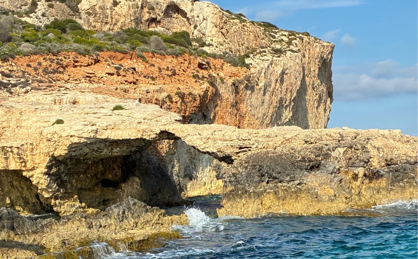 beso de elefante en Comino, Malta roca en Comino