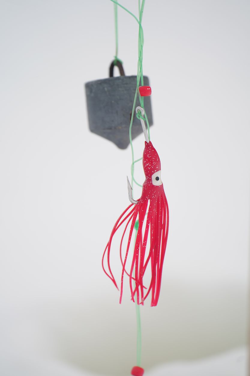 accesorios de pesca gancho y agujero en el hielo