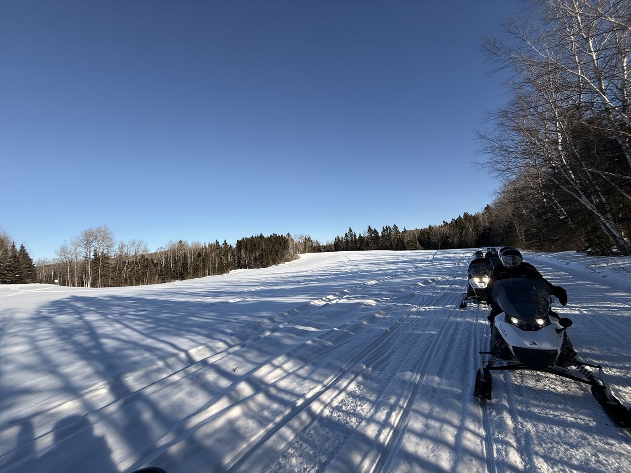 el sendero para motos de nieve sendero para motos de nieve