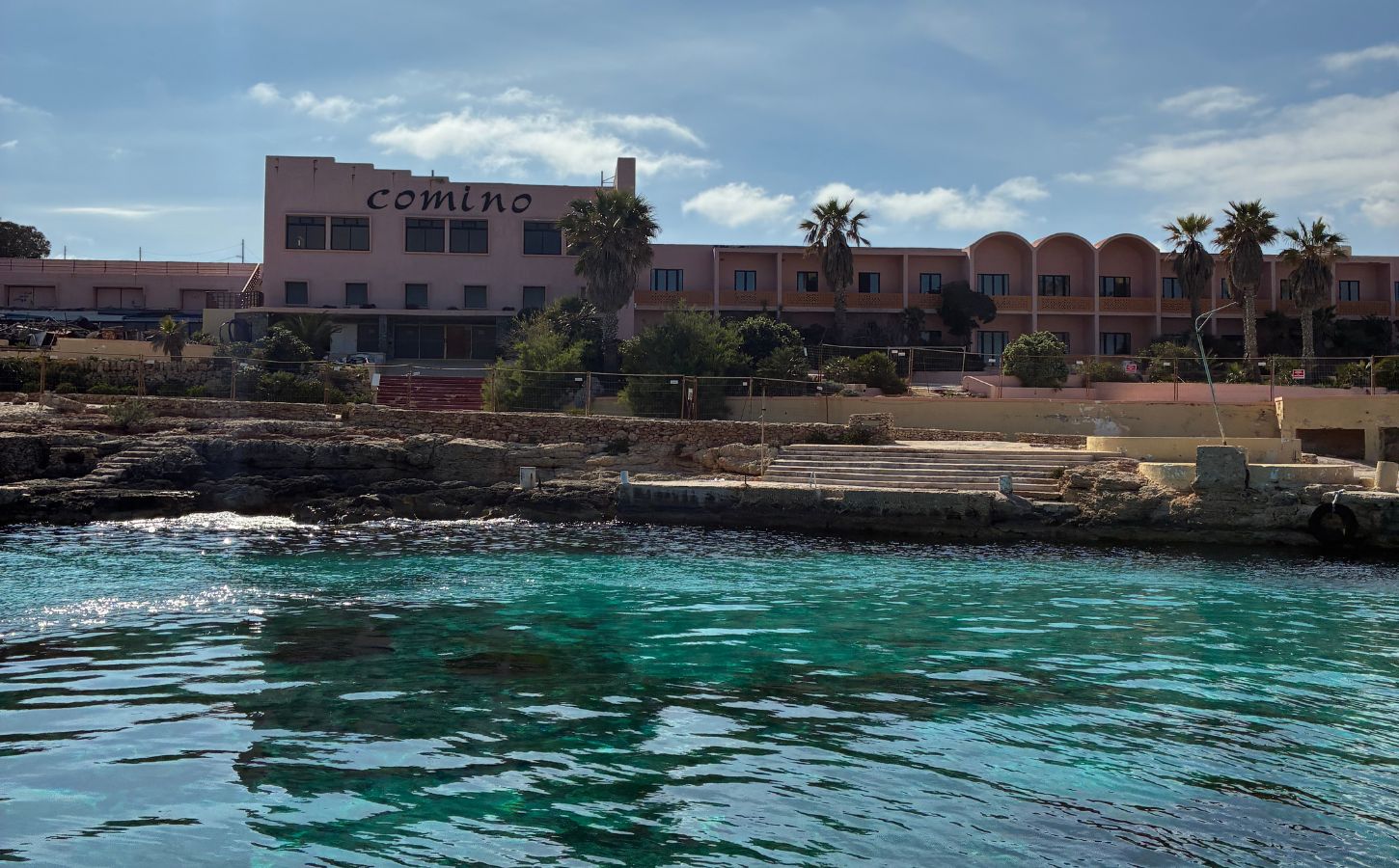 futuro hotel para dormir en Comino alojarse en Comino