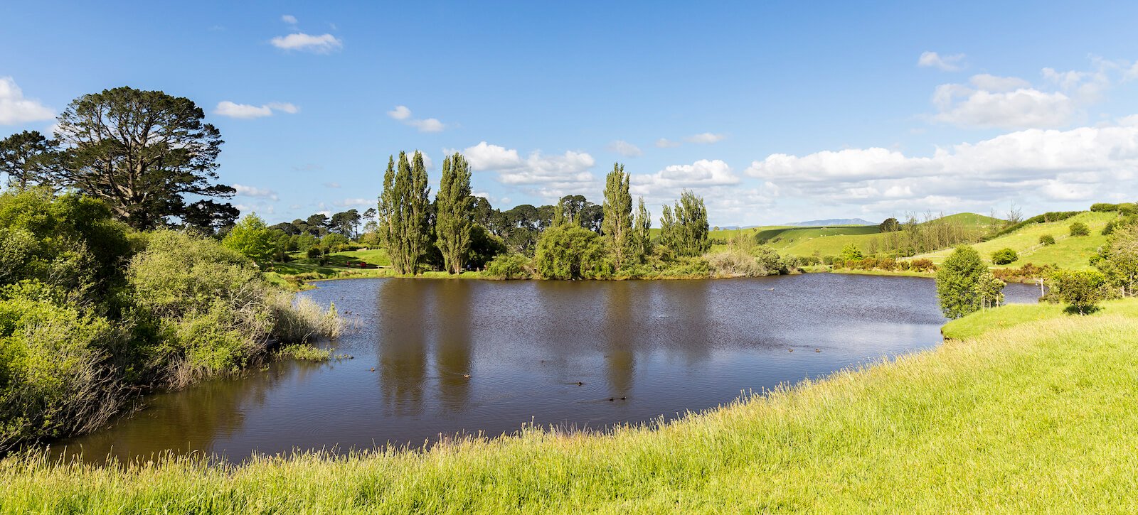 Hobbiton: lago increíble visita Hobbiton durante tu viaje a Nueva Zelanda