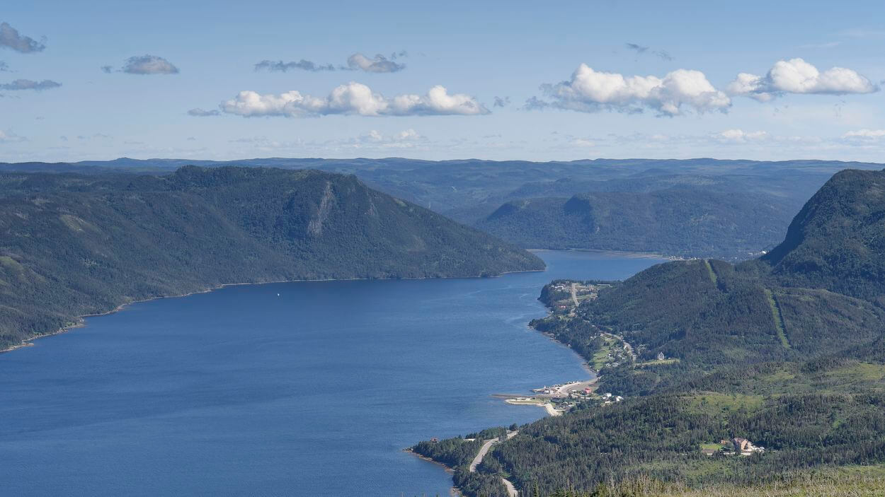lago en Gros Morne sendero mirador en Gros Morne