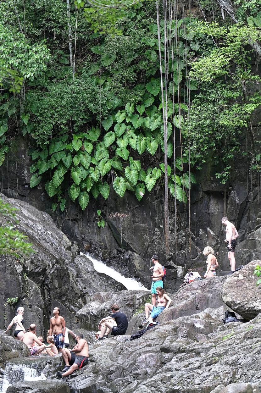 personas en saut d'acomat turista en saut acomat