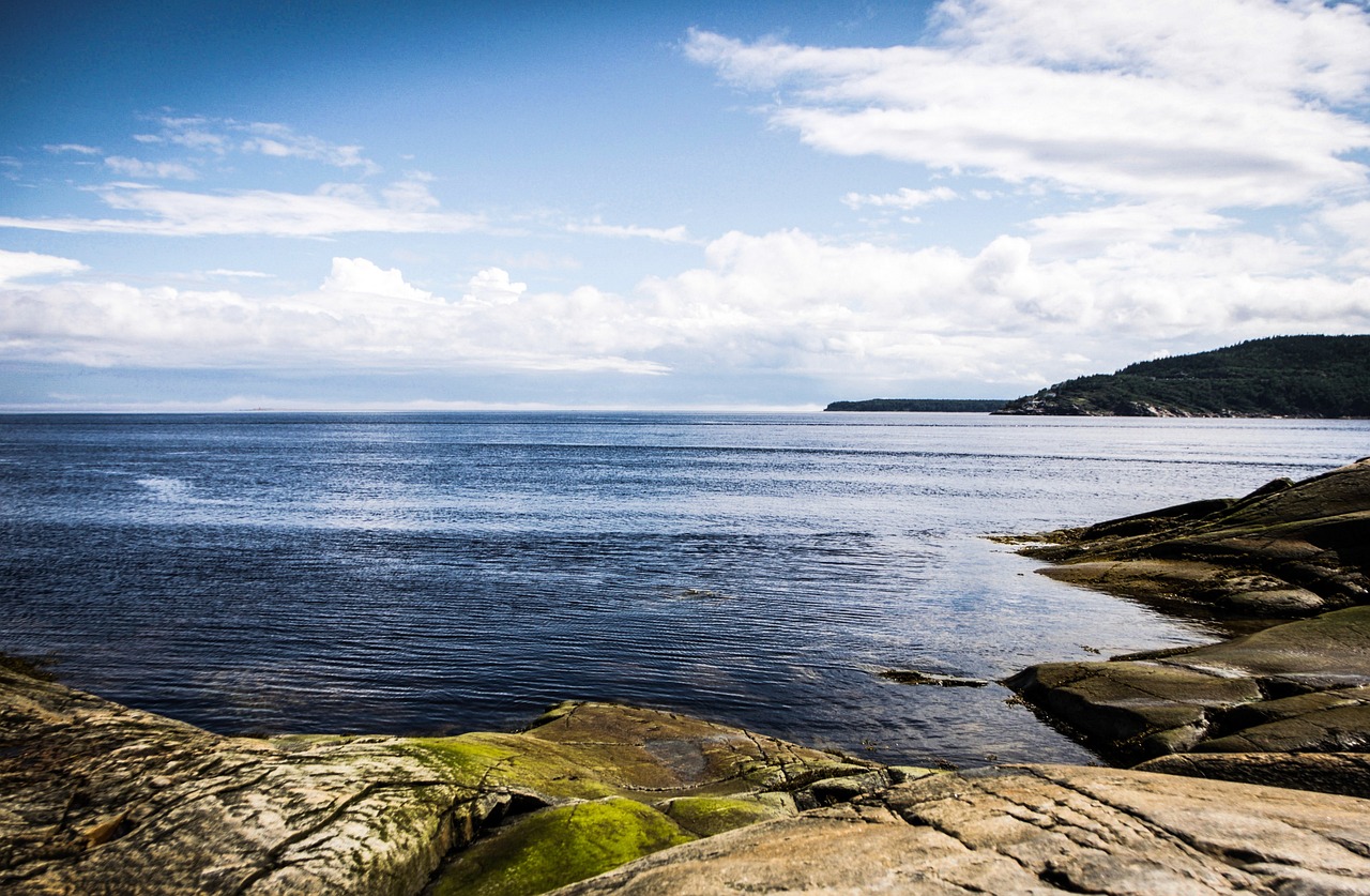 caminando por el paseo marítimo de Saguenay paseo por el Saguenay
