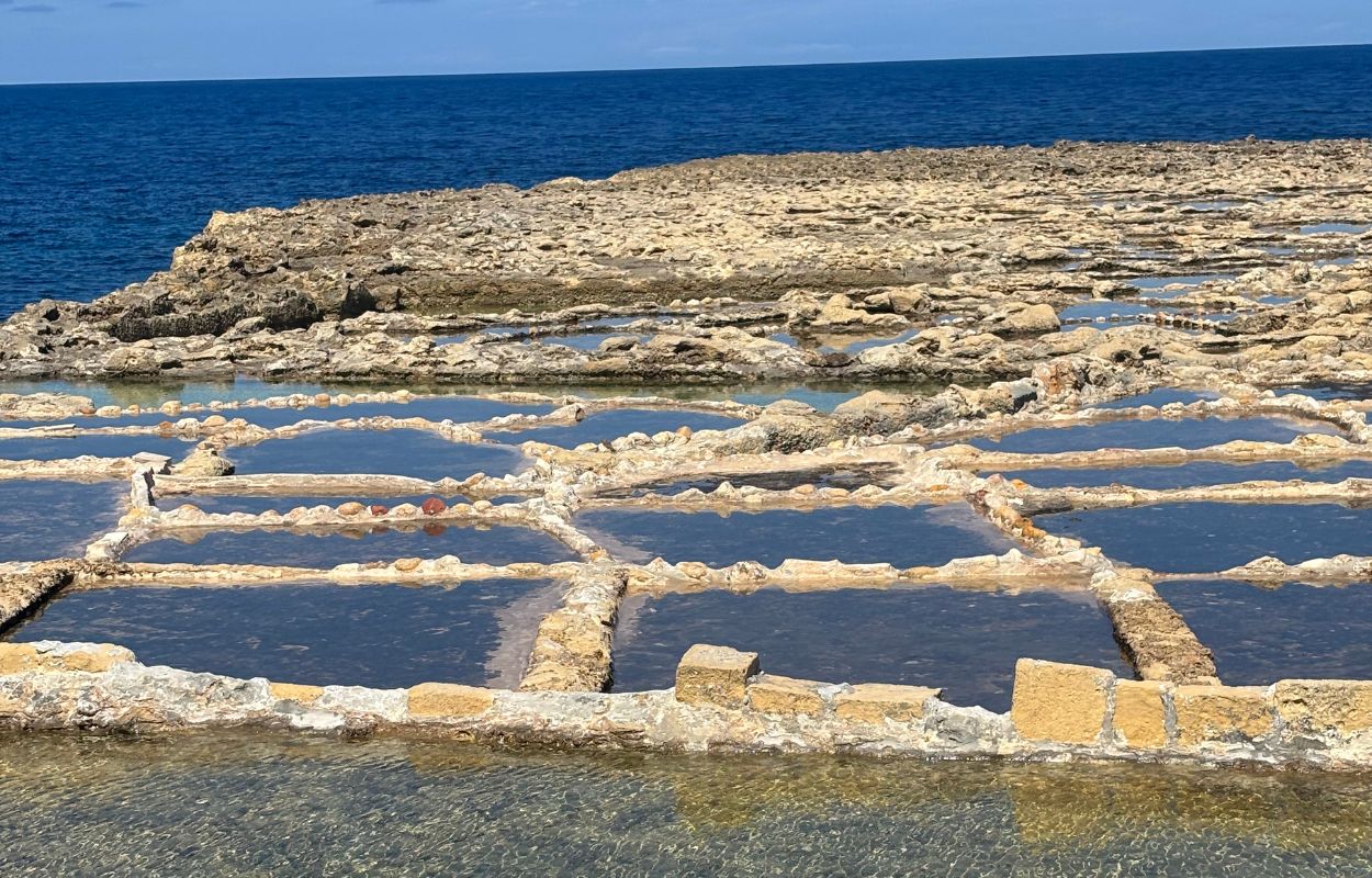 Marsalforn en Gozo, Malta sal marina maltesa de Gozo