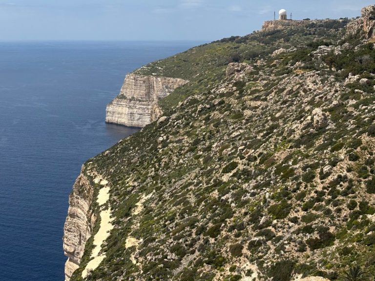 las mejores rutas de senderismo para hacer en Malta acantilados de Dingli en Malta