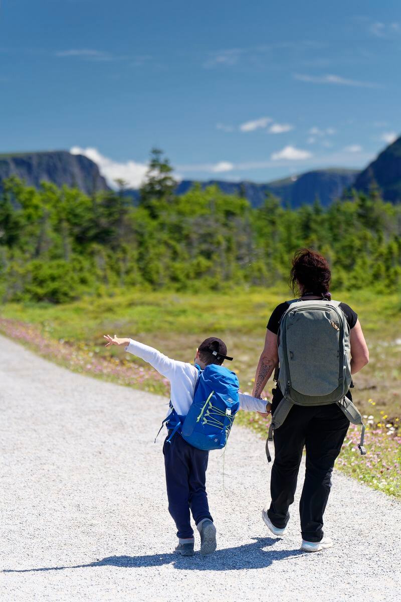 Mélanie y Louis en Gros Morne 2 caminata a Gros Morne