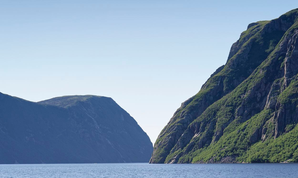 fiordo de montaña en Gros Morne montaña Gros Morne