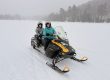 mélanie y louis en moto de nieve