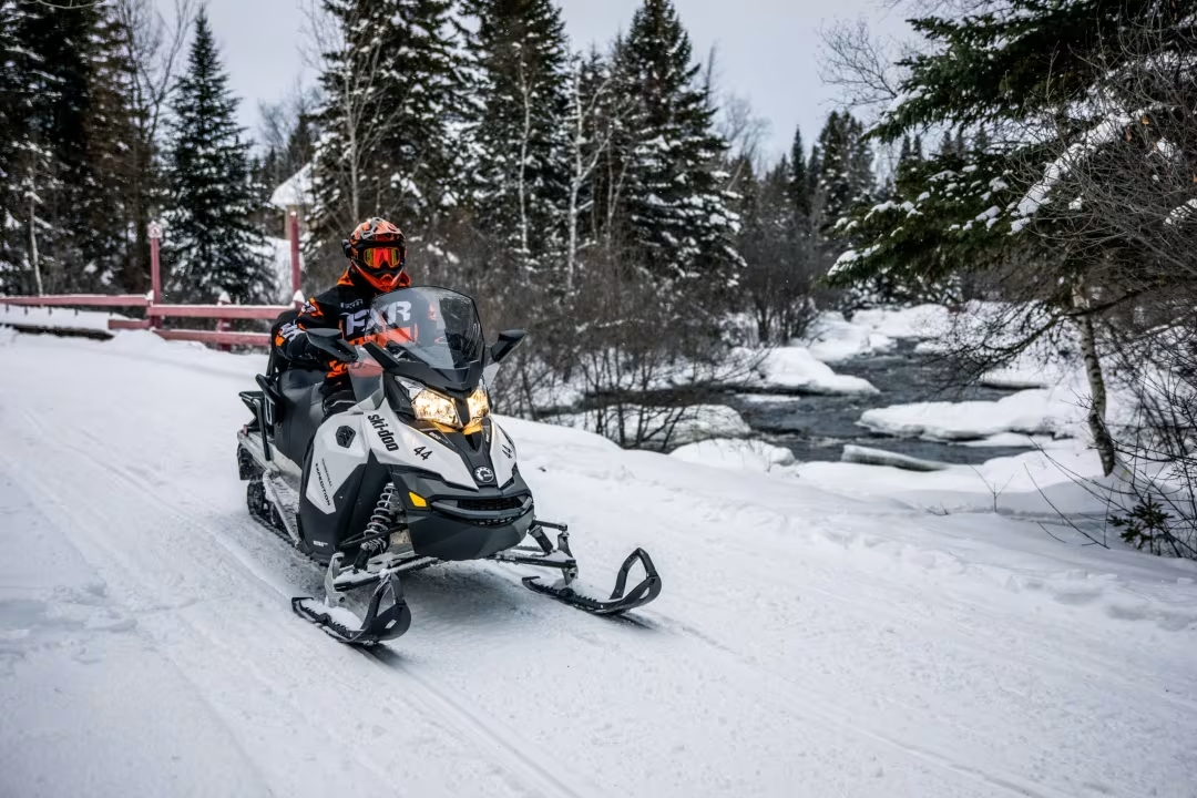moto de nieve Mont Tremblant excursión en moto de nieve