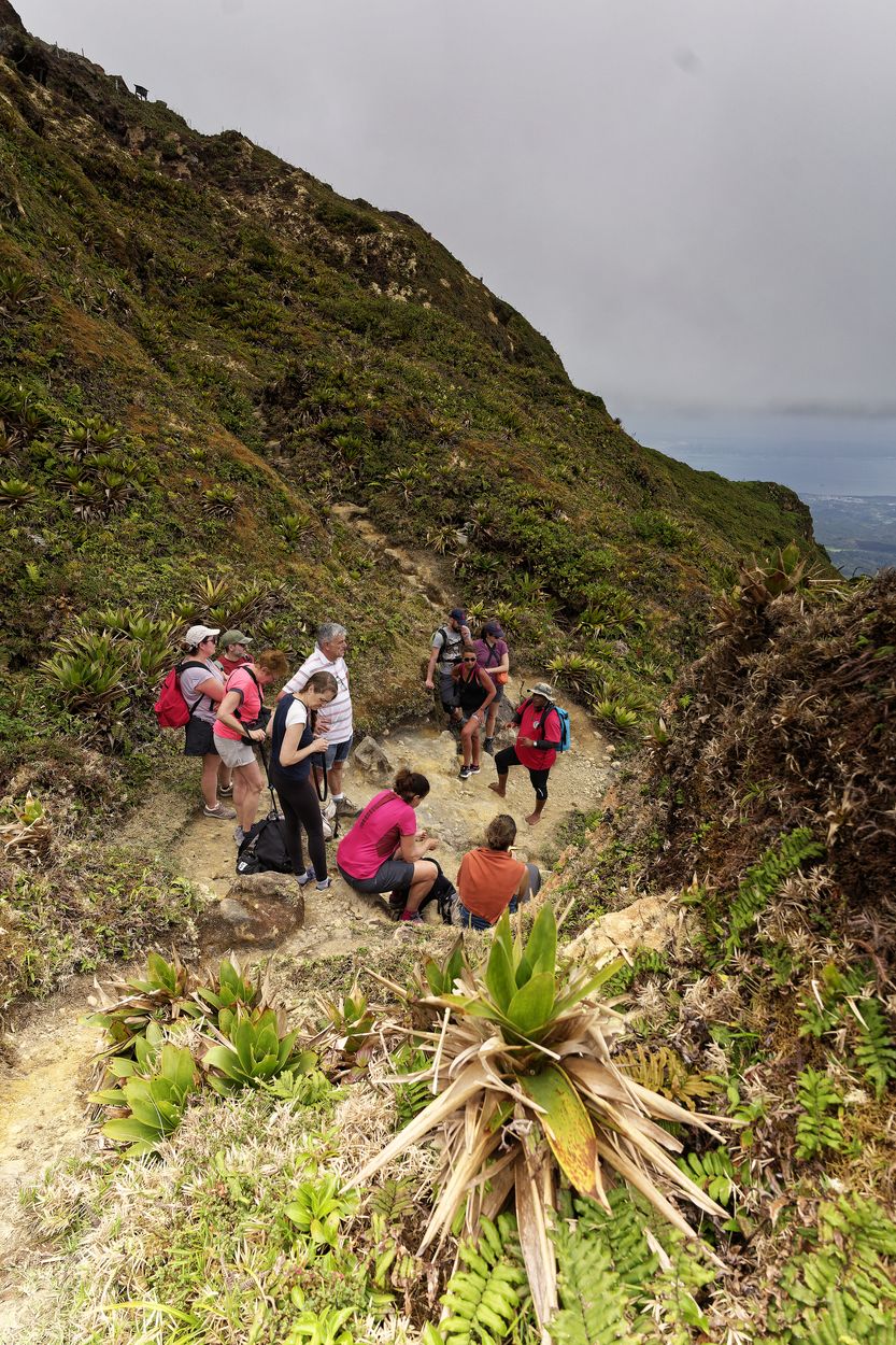 nuestro grupo en el volcán guía de la Soufrière
