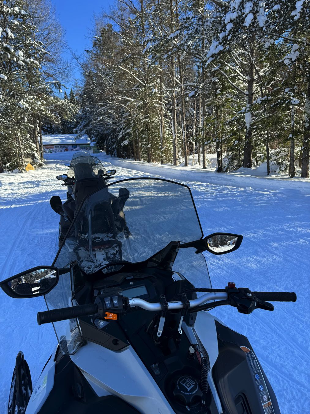 nuestra moto de nieve en Quebec sendero para motos de nieve en Quebec
