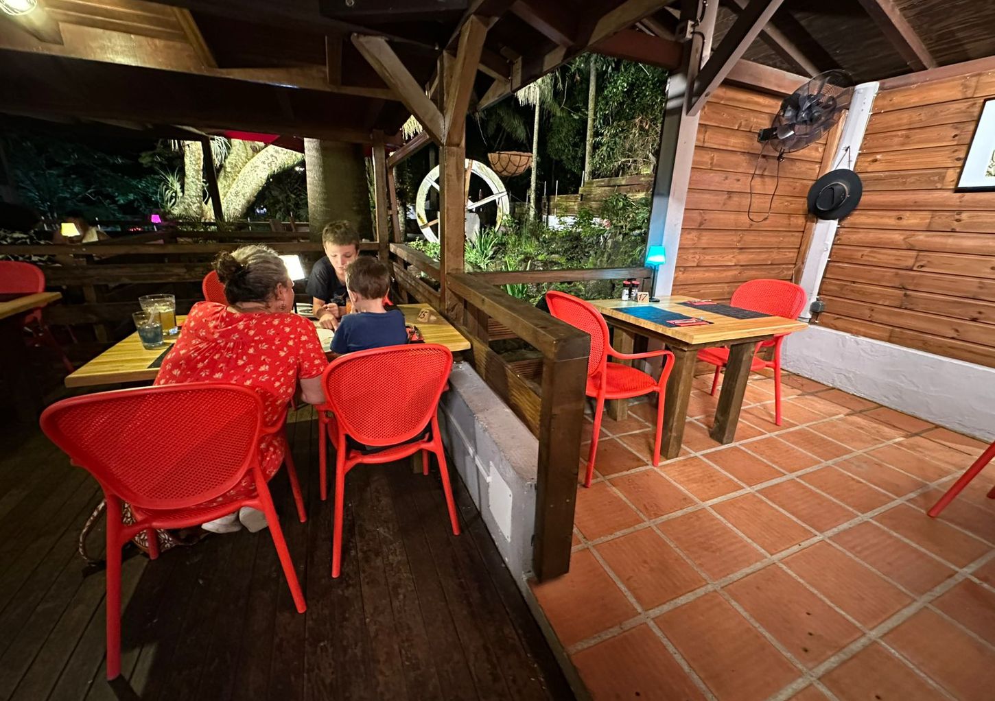 nuestra mesa en el restaurante nuestra mesa