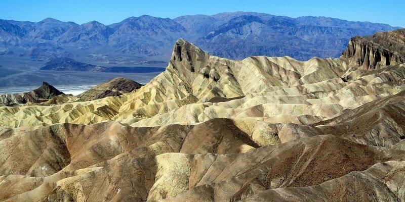 paisaje caluroso en Estados Unidos Valle de la Muerte, una visita imprescindible durante un viaje por carretera en Estados Unidos
