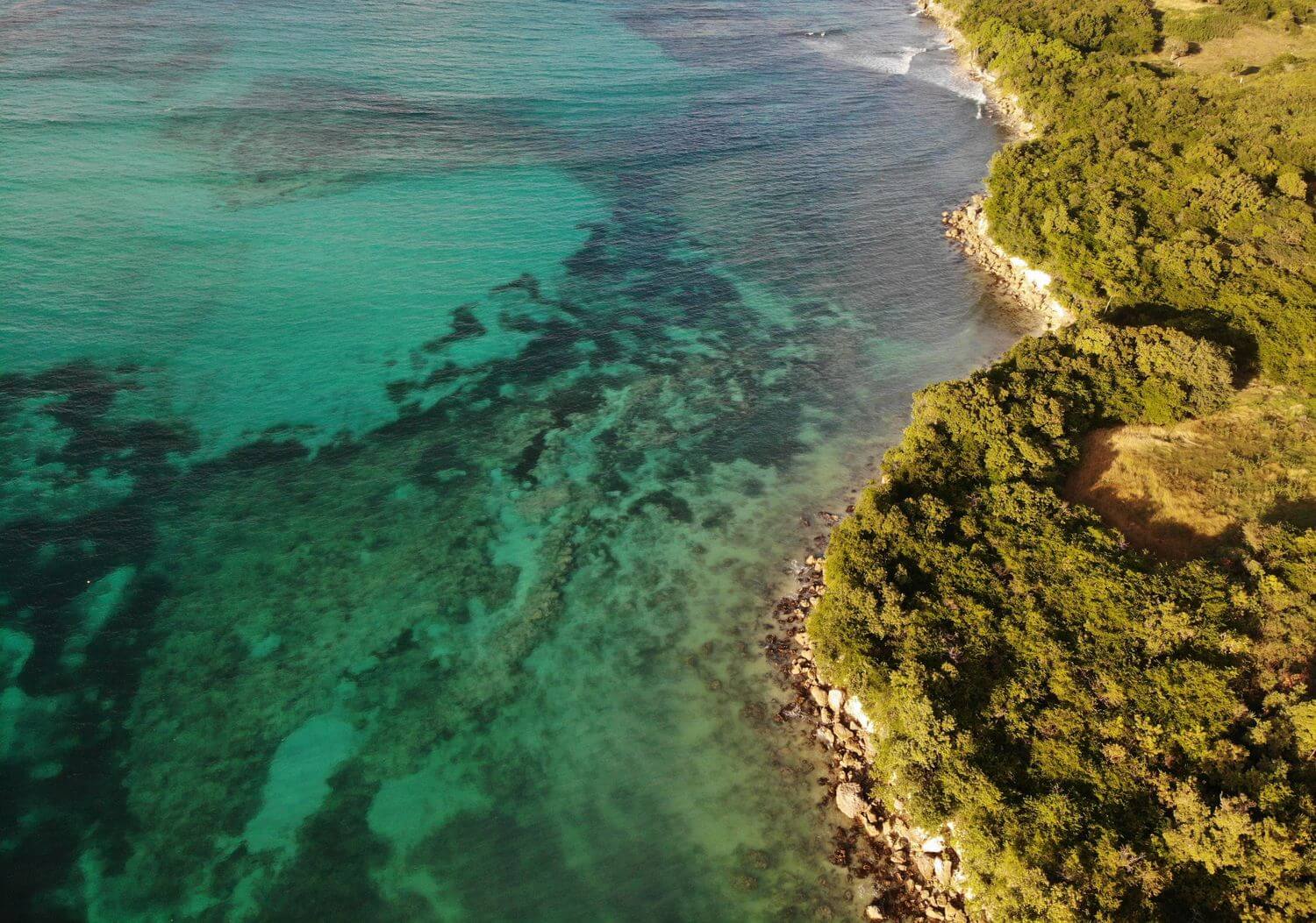 dron en la playa Bambou dron en la playa Bambou