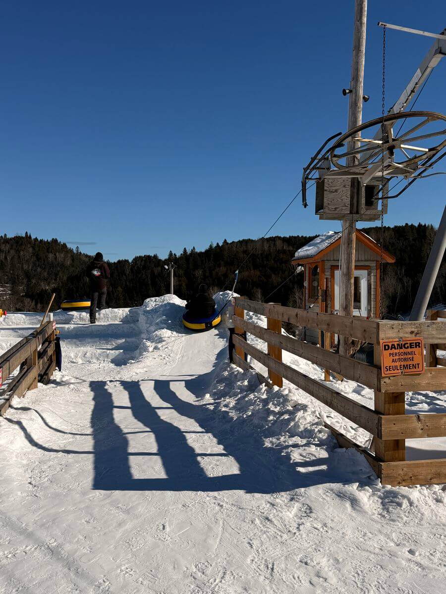 subir Snow Tubing teleférico de snow tubing en los Laurentinos