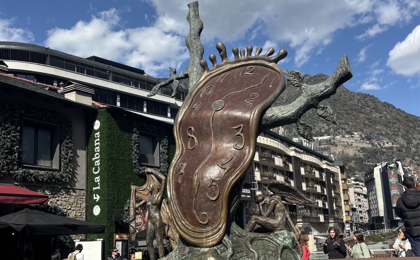 escultura La Nobleza del tiempo Dalí escultura andorra la vella