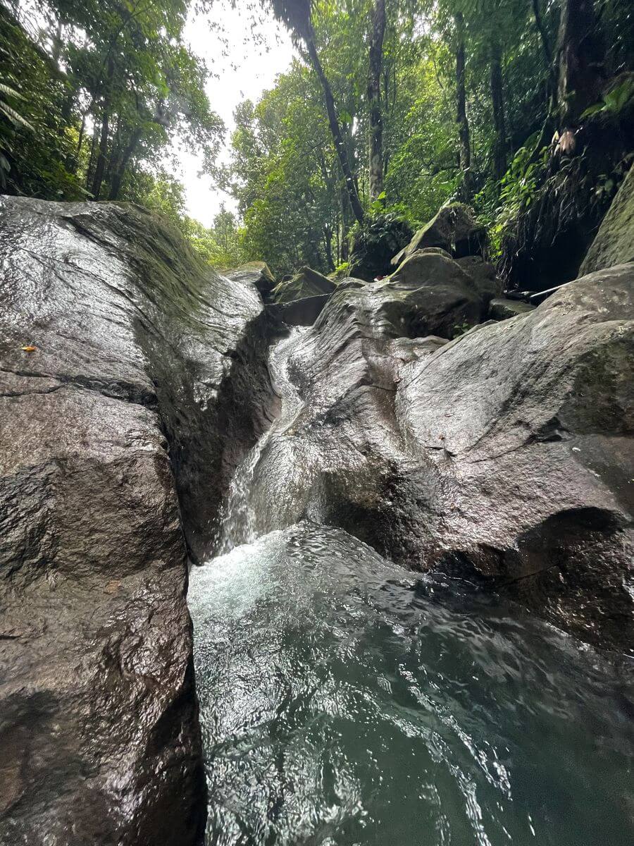 tobogán en Rivière Chaude Rivière Chaude en Guadalupe