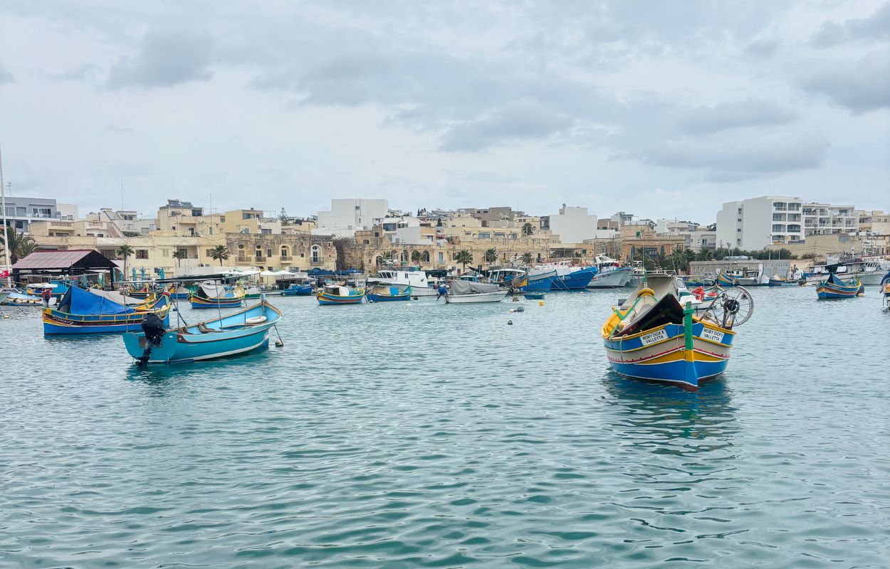 visita Marsaxlokk, Malta los barcos luzzu en Malta