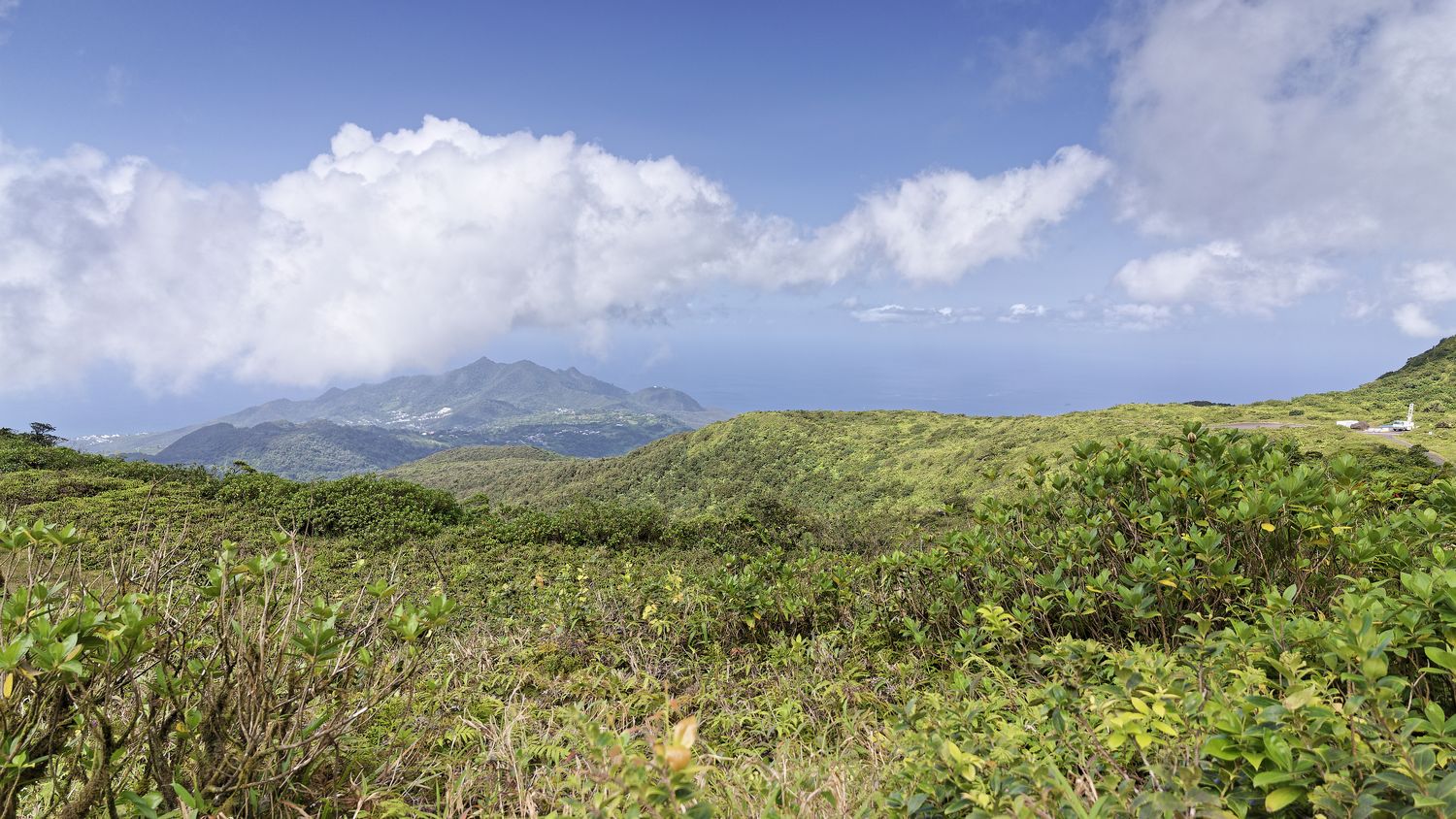 vista al mar desde La Soufrière Saintes y mar