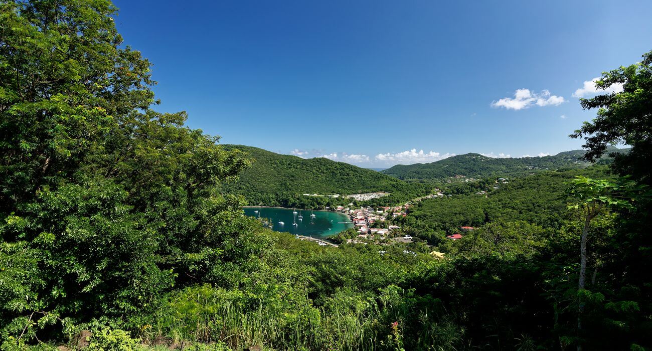 vista a Deshaies, jardín de colibríes villa y vista de Deshaies