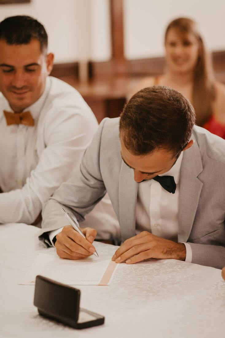 Unterschrift im Rathaus Tipps für Hochzeitsfotografie
