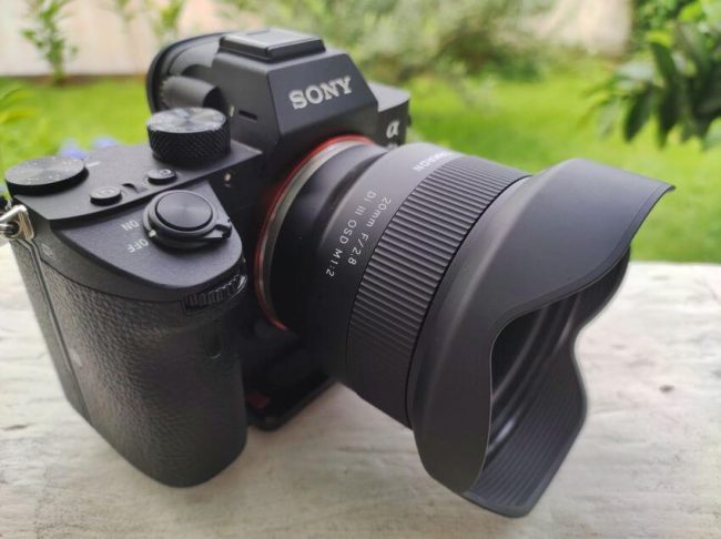 reseñando el Tamron 20 mm para cámara Sony FE