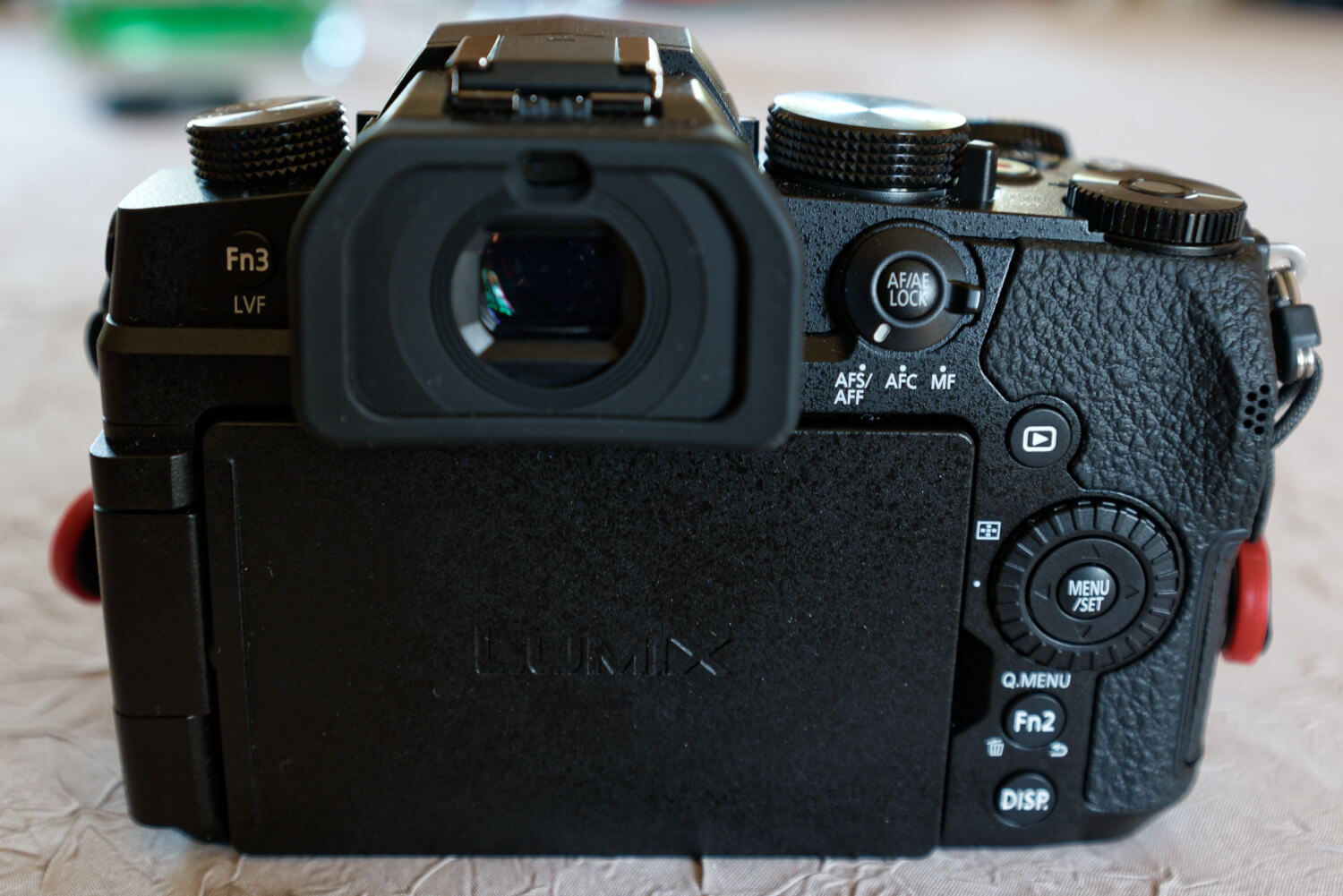 foto de la Panasonic G90 parte trasera de la Panasonic G90