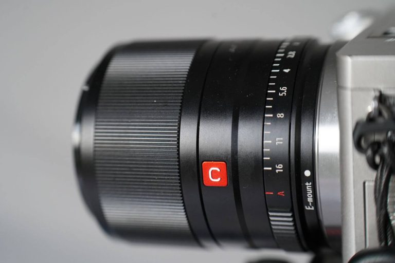 vista general viltrox 56mm f/1.4 STM viltrox 56mm f/1.4 STM visto de lado